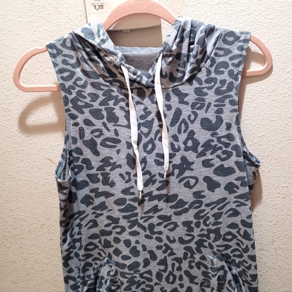 Sleeveless cheetah print dress with hoodie, Excellent condition - Picture 5 of 5